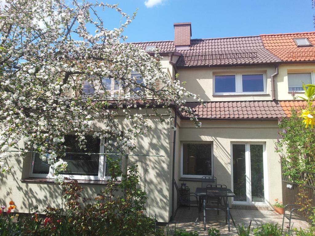Cozy Apartment With Garden Gdansk Bagian luar foto